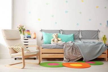 Modern çocuk odası iç rahat yatak ve koltuk