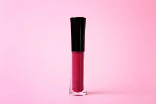 Beautiful lip gloss on color background — Stock Photo, Image