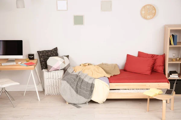 Camera moderna per bambini con letto comodo — Foto Stock