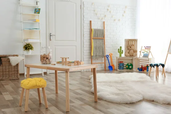 Ambiente interior de la habitación infantil moderna. Idea para el diseño del hogar — Foto de Stock