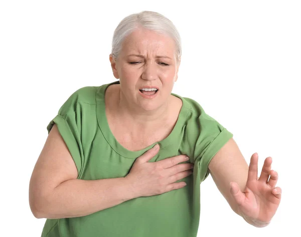 Mujer madura teniendo un ataque al corazón sobre fondo blanco — Foto de Stock