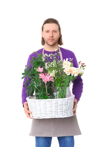 白地に花模様のバスケットを持って男性の花屋 — ストック写真