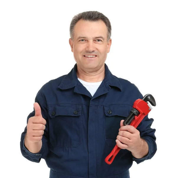 Volwassen loodgieter met pipe wrench op witte achtergrond — Stockfoto