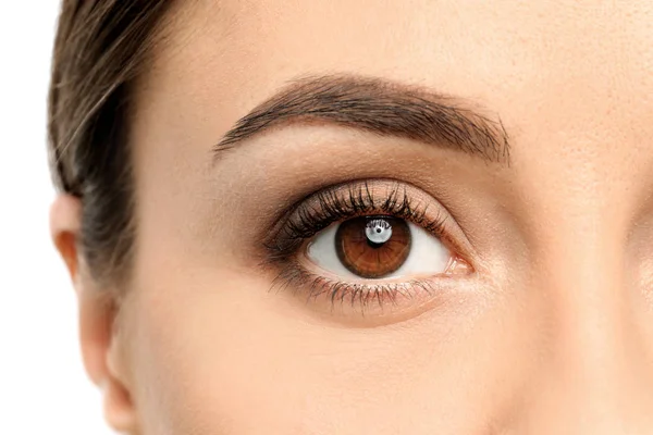 Ung kvinna, närbild av ögat. Besöker ögonläkare — Stockfoto