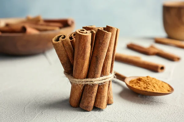 Tied cinnamon sticks on table, closeup — Stock Photo, Image