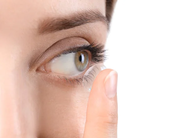 Young woman putting contact lens in her eye, closeup — Stock Photo, Image