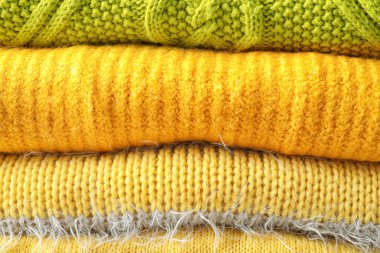 Sıcak örme giysiler yığını arka plan olarak