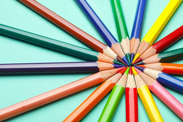 Coleção de lápis na mesa. Paleta de cores — Fotografia de Stock