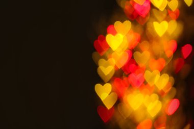 Işıklar açık koyu arka plan bulanık görünümü güzel kalp şeklinde