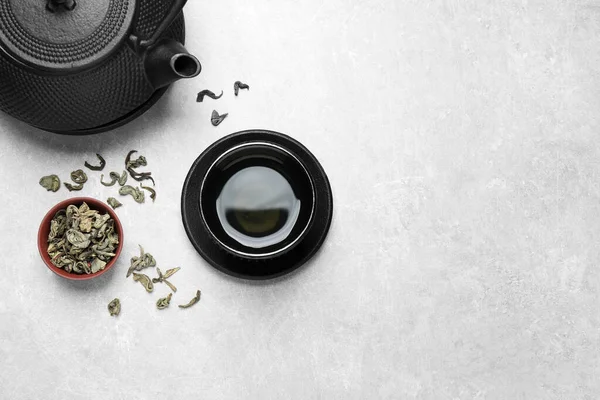 Flat lay composition with green tea on grey background. Space for text — Stock Photo, Image