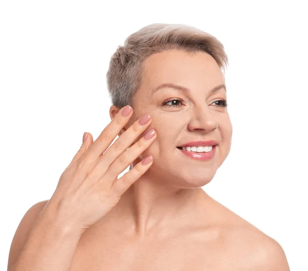 Mujer madura con cara hermosa sobre fondo blanco —  Fotos de Stock