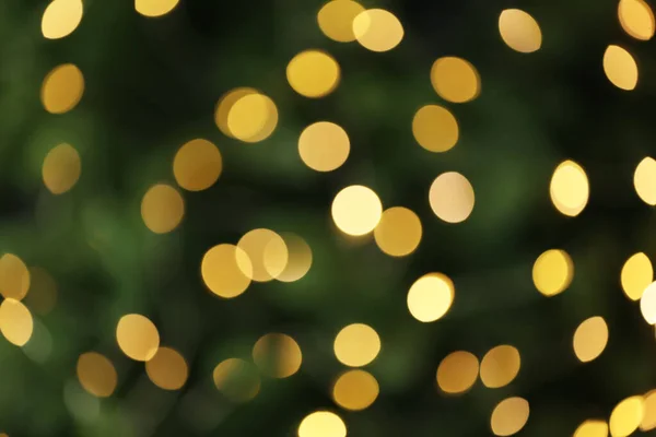 Fondo abstracto con luces de Navidad amarillas borrosas, efecto bokeh — Foto de Stock