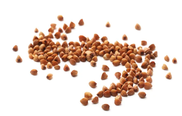 Grãos de trigo mourisco isolados em branco. Cereais orgânicos — Fotografia de Stock