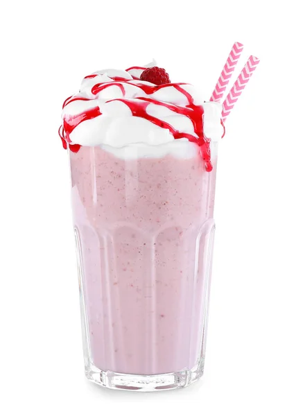 Savoureux milk-shake framboise en verre sur fond blanc — Photo