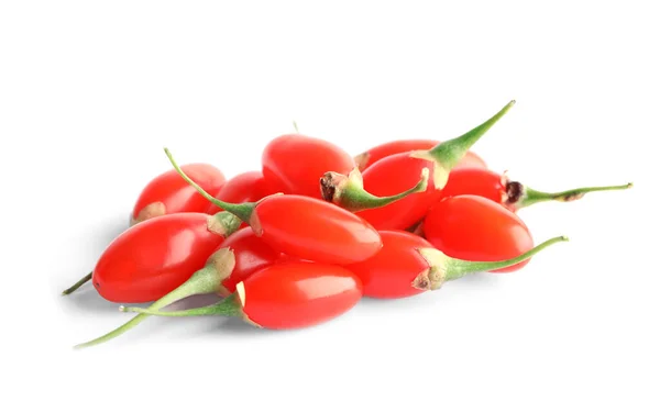 Świeże jagody goji na białym tle. Zdrowa superżywność — Zdjęcie stockowe