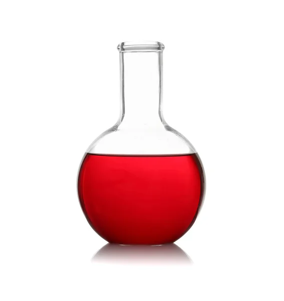 Frasco de Florencia con líquido rojo sobre fondo blanco. Artículos de vidrio de laboratorio —  Fotos de Stock