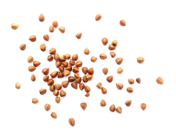 Grãos de trigo sarraceno isolados na vista superior branca. Cereais orgânicos — Fotografia de Stock