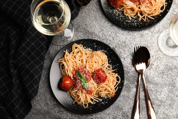 Flat lay composition with tasty pasta on grey table — Stock Photo, Image