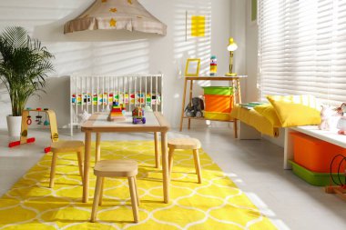 Rahat beşik ile rahat bebek odası iç