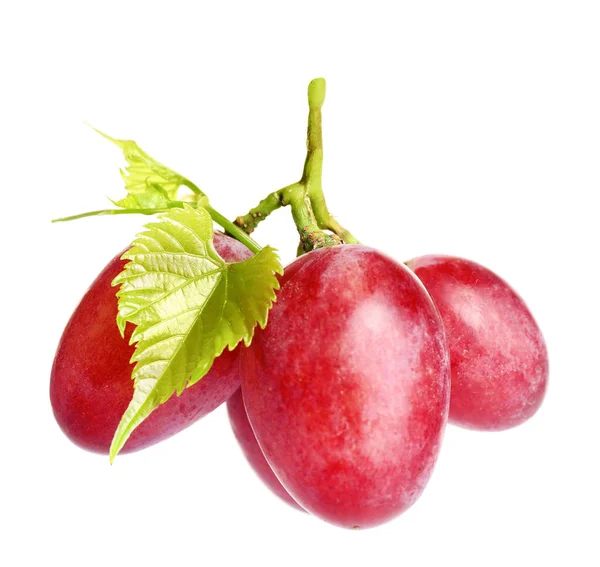 新鲜成熟的多汁粉红葡萄隔离在白色 — 图库照片