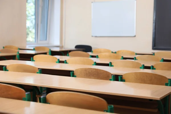 Vue de la salle de classe moderne vide à l'école — Photo