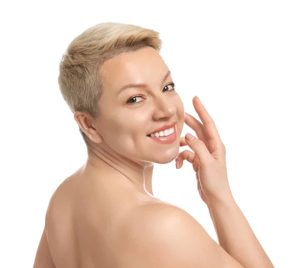 Wanita dewasa dengan wajah cantik di latar belakang putih — Stok Foto