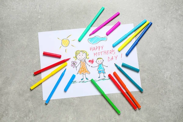 Handmade greeting card for Mother's Day and felt tip pens on grey table, flat lay — Stock Fotó