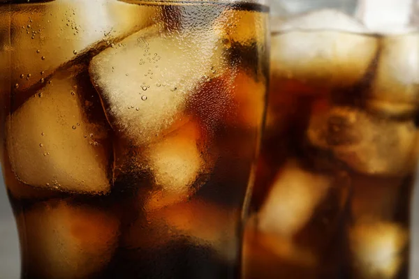 Glasses of refreshing soda drinks with ice cubes, closeup — Stock Photo, Image