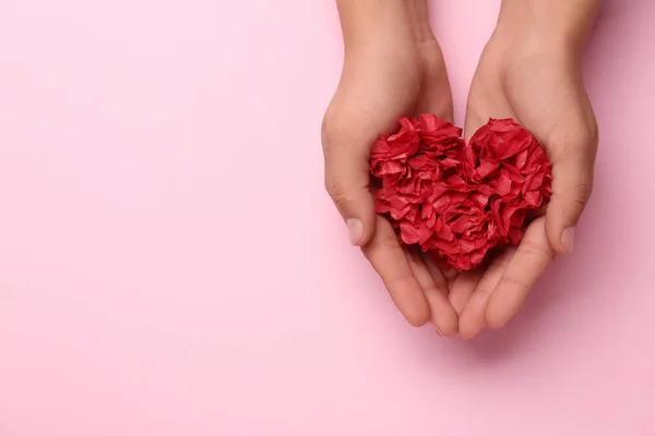 Woman holding red heart on pink background, top view. Space for text — 스톡 사진