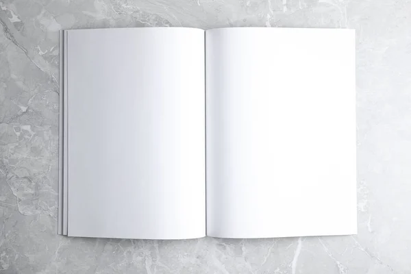 Download Mockup Brochura Branco Aberto Sobre Fundo Cinza Vista ...