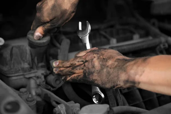 Dirty mechanic fixing car, closeup of hands — Stock Photo, Image