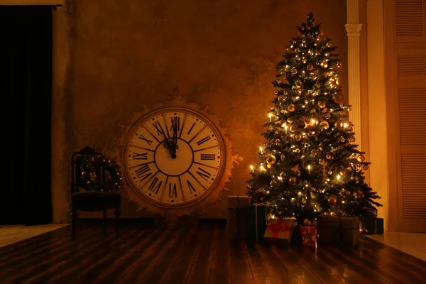 Güzel Bir Noel Ağacı Olan Şenlik Odası — Stok fotoğraf