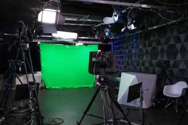 Profesyonel kameralı modern video kayıt stüdyosu