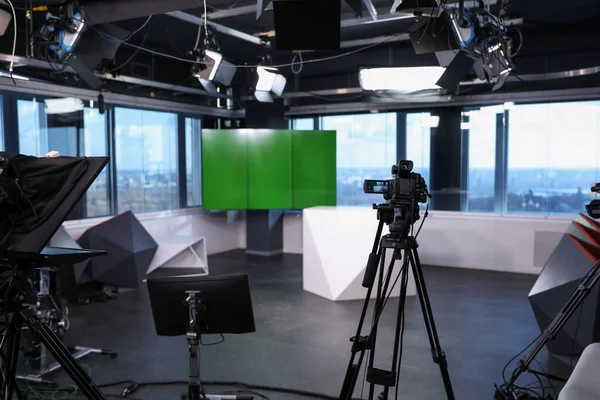 Modernes Videoaufnahmestudio Mit Professionellen Kameras — Stockfoto