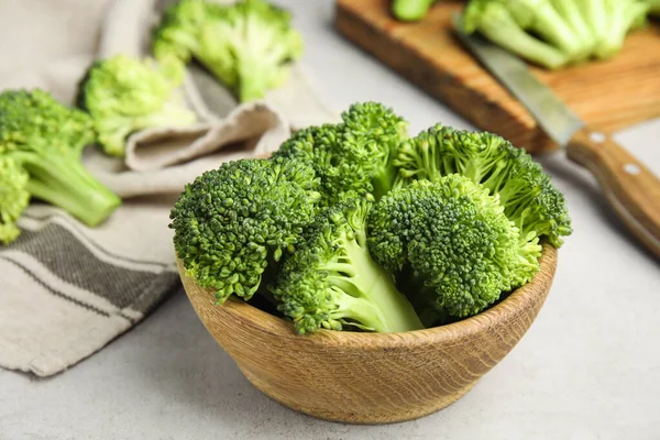 Frischer Grüner Brokkoli Auf Hellem Tisch Bio Lebensmittel — Stockfoto