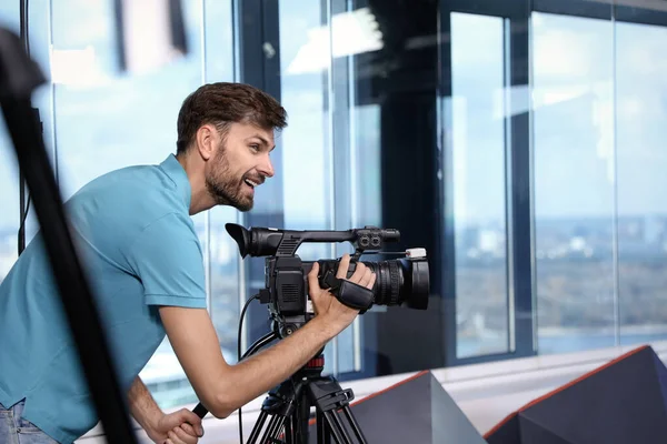 Operatore Videocamera Professionale Che Lavora Studio — Foto Stock