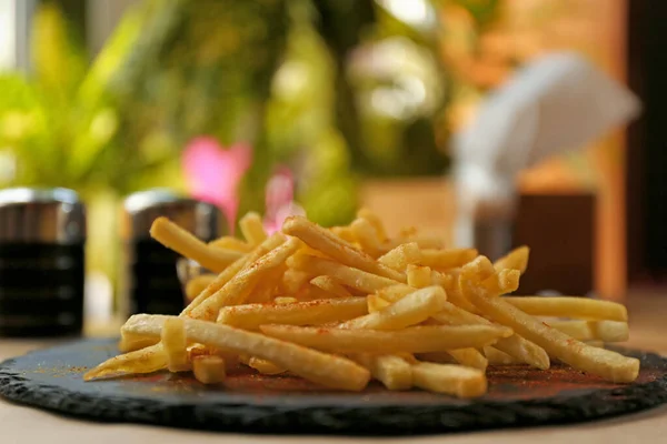 Deliciosas Batatas Fritas Quentes Servidas Mesa Close — Fotografia de Stock