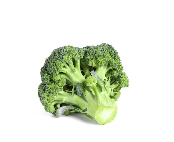 Färsk grön rå broccoli på vit bakgrund — Stockfoto