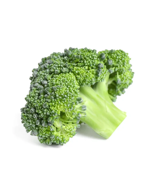 Verse groene rauwe broccoli op witte achtergrond — Stockfoto