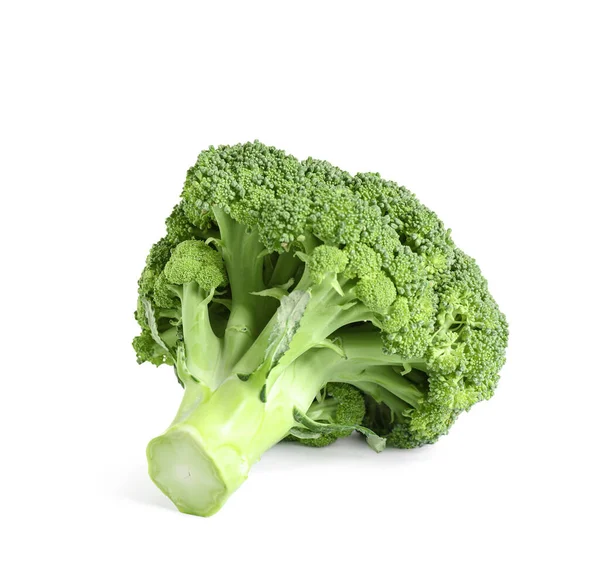 Čerstvé zelené syrové brokolice na bílém pozadí — Stock fotografie