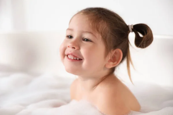 Cute Little Girl Taking Bubble Bath Home — Stock Photo, Image