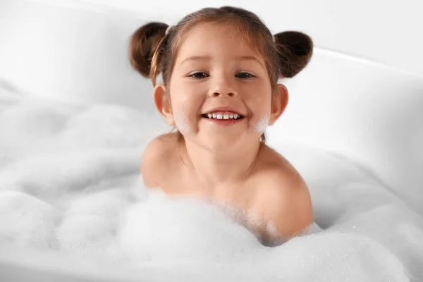 Cute Little Girl Taking Bubble Bath Home — Stock Photo, Image