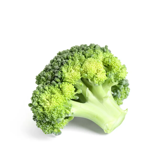 Brócoli crudo verde fresco sobre fondo blanco — Foto de Stock