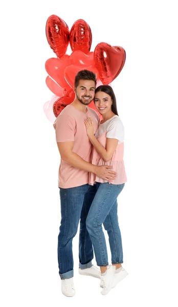 Jovem Casal Feliz Com Balões Forma Coração Isolado Branco Celebração — Fotografia de Stock