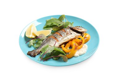 Limonlu ve sebzeli leziz kızarmış balık.