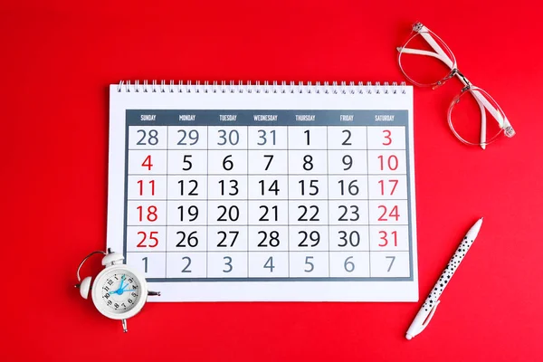 Calendar Glasses Alarm Clock Red Background Flat Lay — Stock Photo, Image