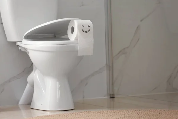 Roll Paper Funny Face Toilet Bowl Bathroom — Stock Photo, Image