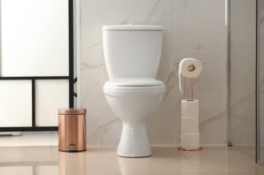 Modern banyo tuvalet kase ile iç