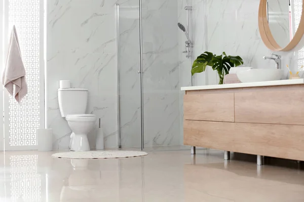 Interior Banheiro Moderno Com Vaso Sanitário — Fotografia de Stock