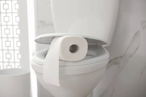 Rolo Papel Vaso Sanitário Banheiro — Fotografia de Stock